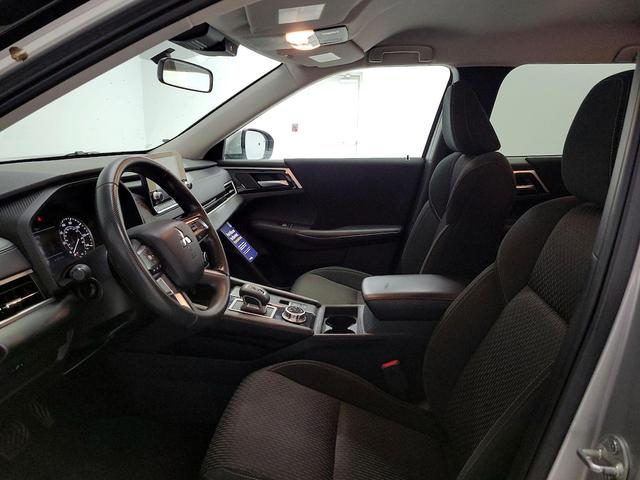 Photo of 2023 Silver Mitsubishi Outlander