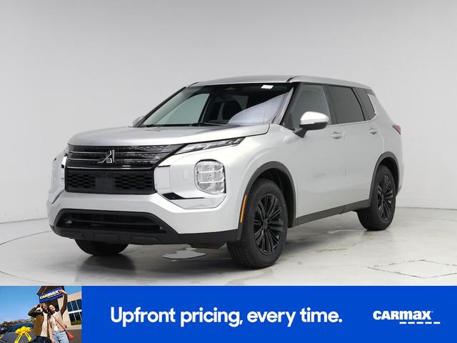 Photo of 2023 Silver Mitsubishi Outlander