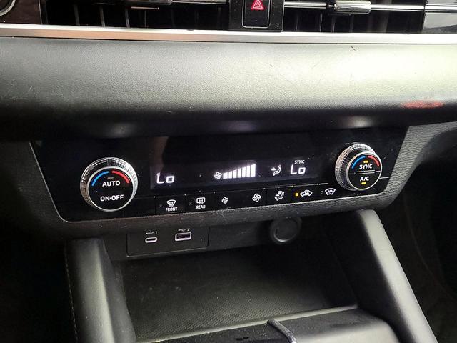 Photo of 2023 Silver Mitsubishi Outlander