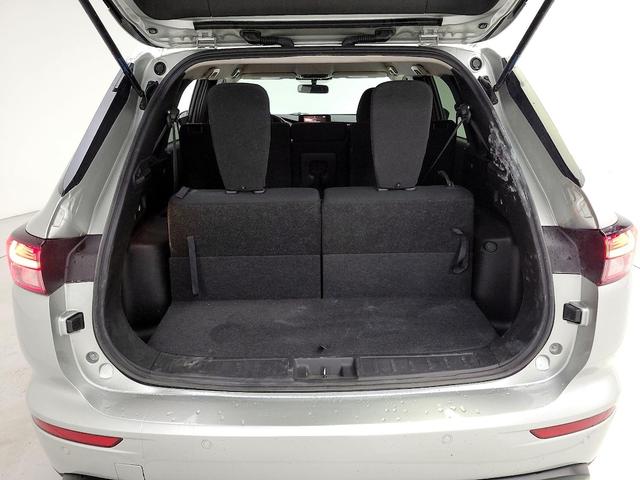 Photo of 2023 Silver Mitsubishi Outlander