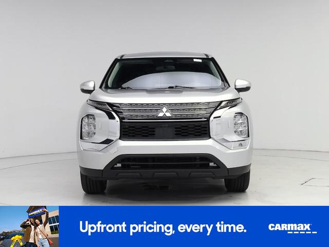 Photo of 2023 Silver Mitsubishi Outlander