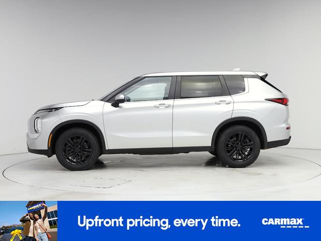 Photo of 2023 Silver Mitsubishi Outlander