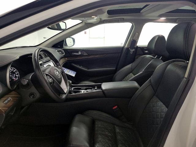 Photo of 2017 White Nissan Maxima