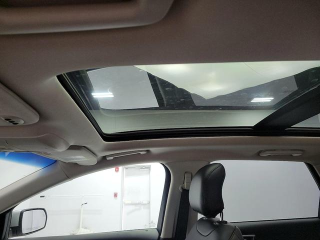 Photo of 2017 Silver Ford Edge