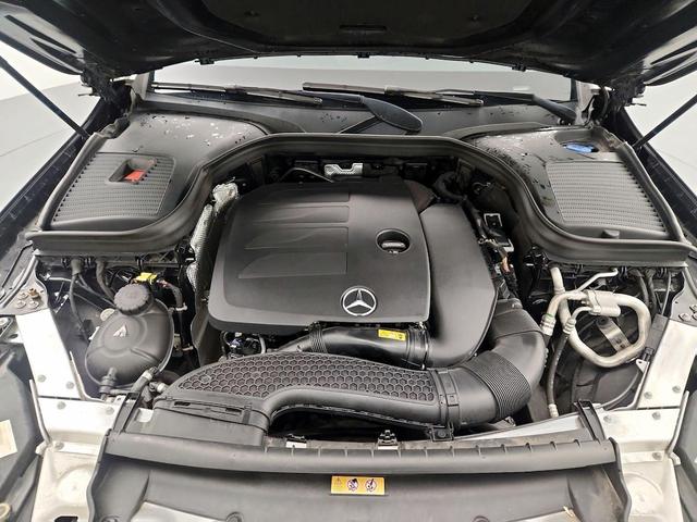 Photo of 2022 Black Mercedes-Benz GLC 300