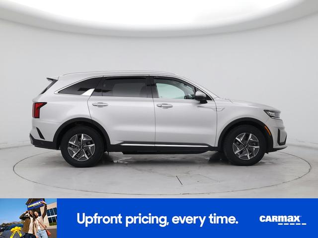 Photo of 2022 Silver Kia Sorento Hybrid