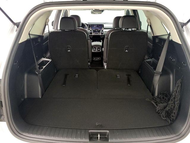 Photo of 2022 Silver Kia Sorento Hybrid