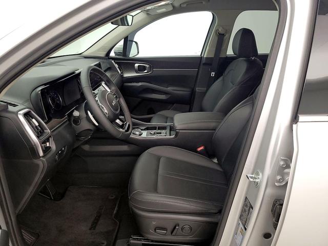 Photo of 2022 Silver Kia Sorento Hybrid
