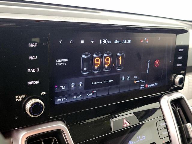 Photo of 2022 Silver Kia Sorento Hybrid