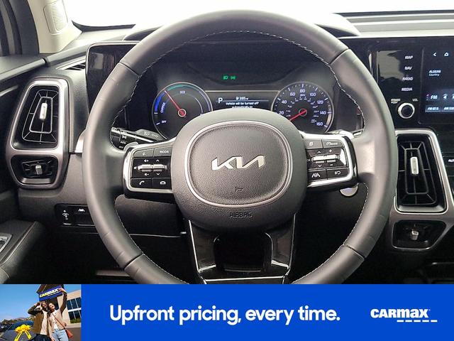 Photo of 2022 Silver Kia Sorento Hybrid