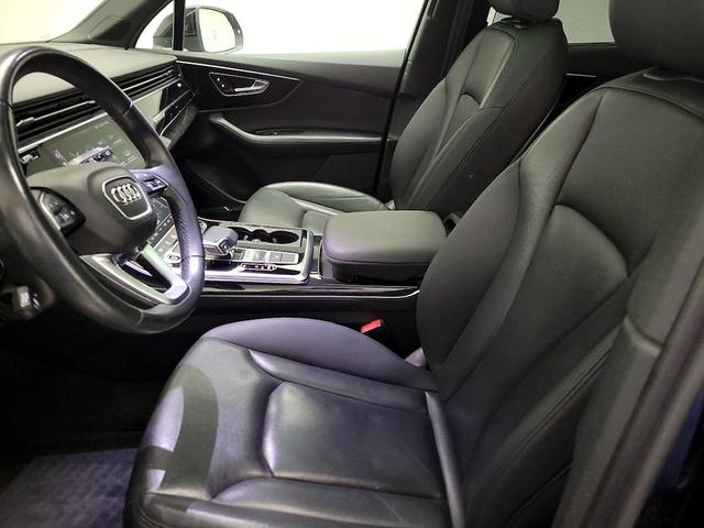 Photo of 2021 Black Audi Q7