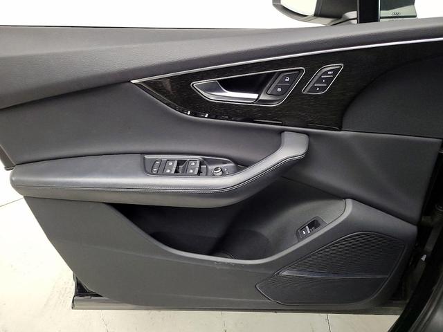 Photo of 2021 Black Audi Q7