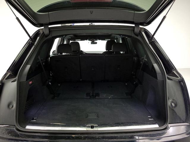 Photo of 2021 Black Audi Q7