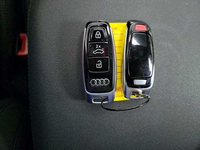 Photo of 2021 Black Audi Q7