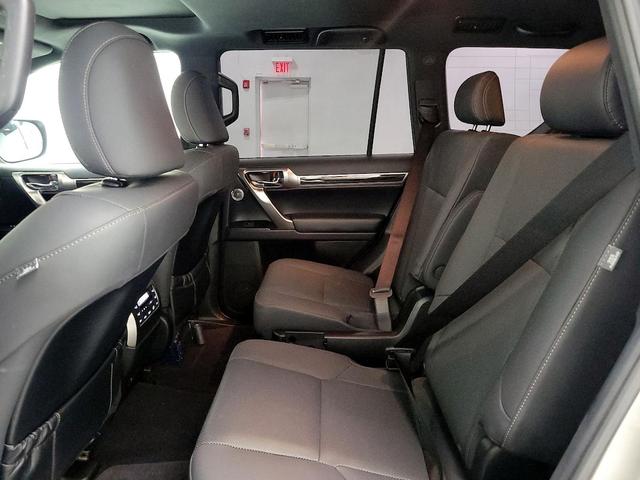 Photo of 2022 Silver Lexus GX 460