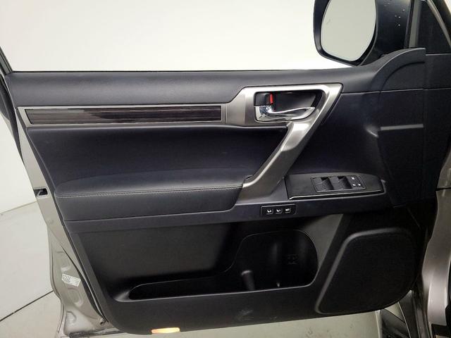 Photo of 2022 Silver Lexus GX 460