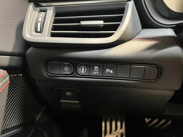 Photo of 2025 Platinum White Pearl Acura TLX