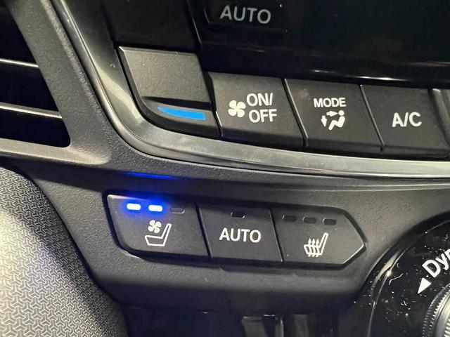 Photo of 2025 Platinum White Pearl Acura TLX