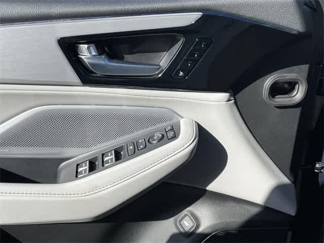 Photo of 2026 SOLAR SILVER METALLIC Acura MDX