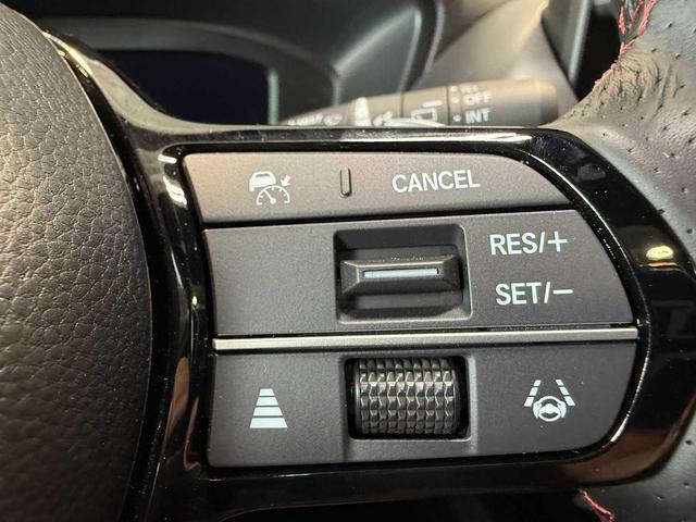 Photo of 2025 Platinum White Pearl Acura ADX