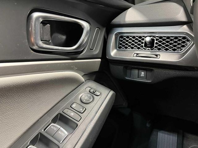 Photo of 2025 Platinum White Pearl Acura Integra