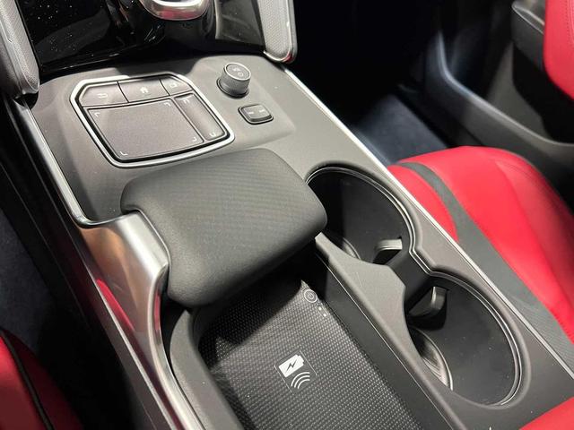 Photo of 2025 Platinum White Pearl Acura TLX