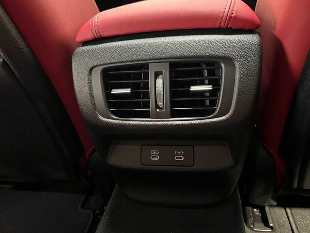 Photo of 2025 Platinum White Pearl Acura TLX