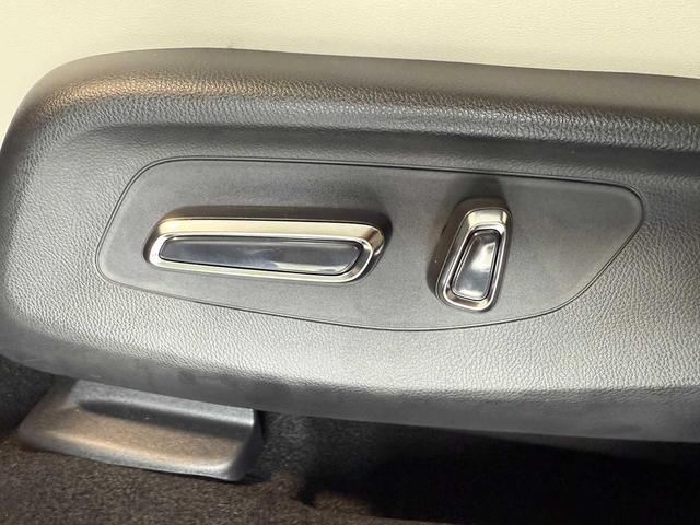 Photo of 2025 Platinum White Pearl Acura ADX
