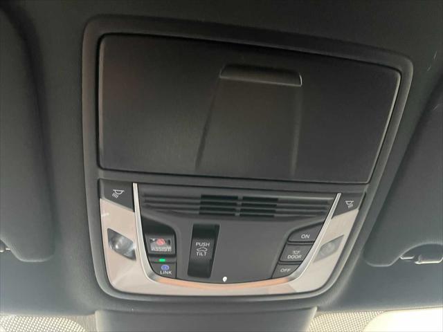 Photo of 2025 Platinum White Pearl Acura TLX