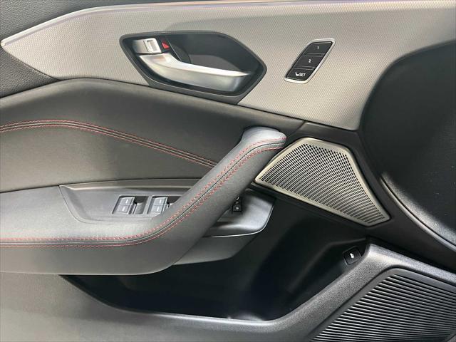 Photo of 2025 Platinum White Pearl Acura TLX