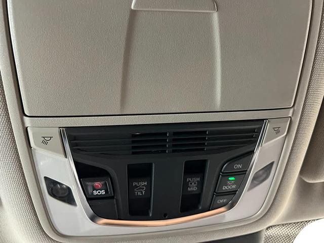 Photo of 2025 Majestic Black Pearl Acura MDX