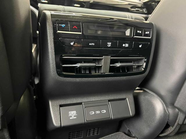 Photo of 2025 Majestic Black Pearl Acura MDX