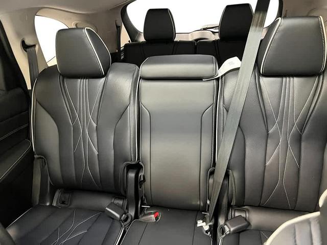 Photo of 2025 Majestic Black Pearl Acura MDX