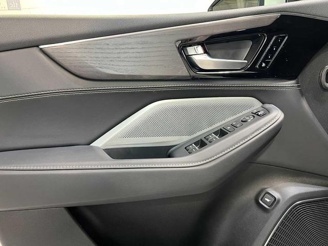 Photo of 2025 Majestic Black Pearl Acura MDX