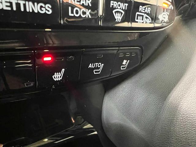 Photo of 2026 Solar Silver Metallic Acura MDX