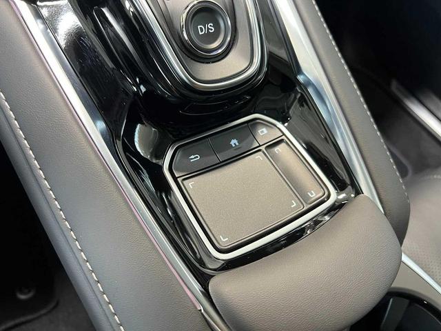 Photo of 2025 Platinum White Pearl Acura RDX