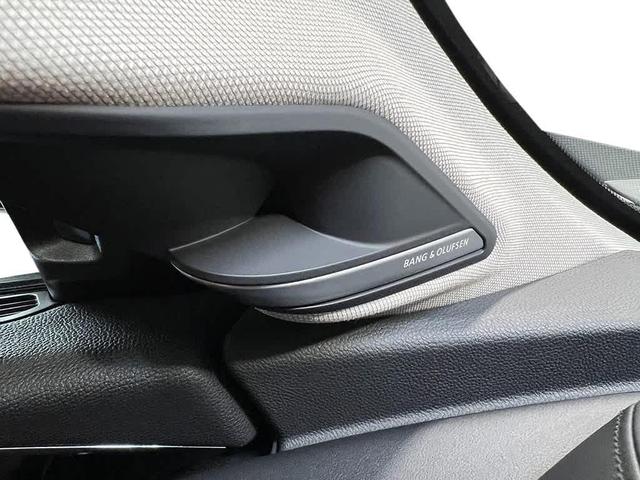 Photo of 2025 Majestic Black Pearl Acura MDX