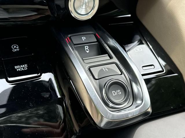 Photo of 2026 Platinum White Pearl Acura MDX