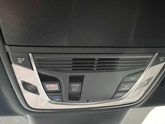 Photo of 2025 Lunar Silver Metallic Acura TLX