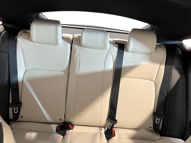 Photo of 2025 Platinum White Pearl Acura Integra