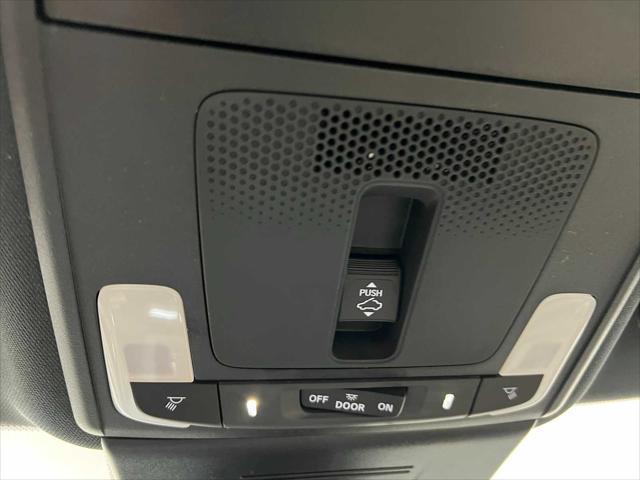 Photo of 2025 Platinum White Pearl Acura Integra