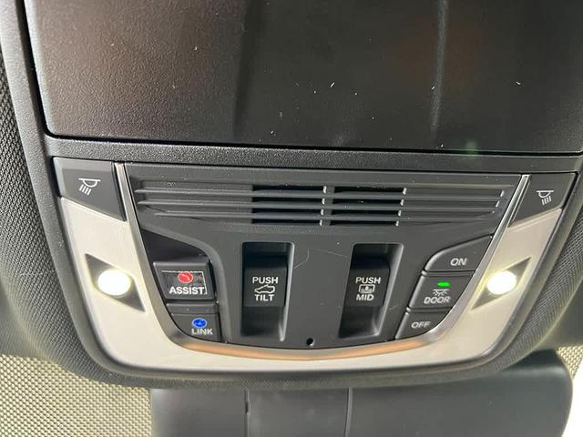 Photo of 2025 Platinum White Pearl Acura RDX