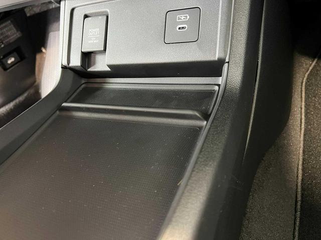 Photo of 2025 Solar Silver Metallic Acura RDX