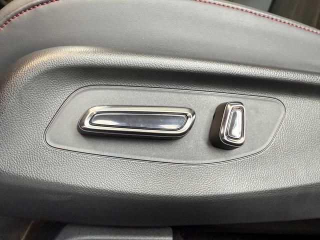 Photo of 2025 Platinum White Pearl Acura ADX