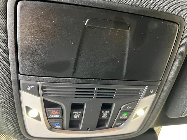 Photo of 2025 Liquid Carbon Metallic Acura RDX