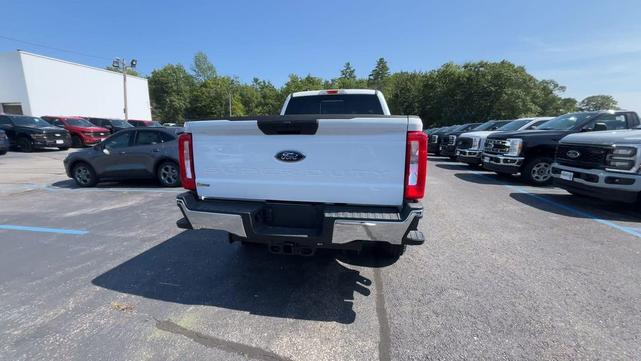 Photo of 2025 Oxford White Ford F-350