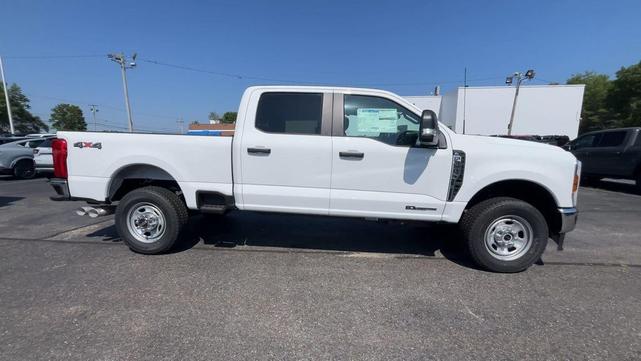Photo of 2025 Oxford White Ford F-350