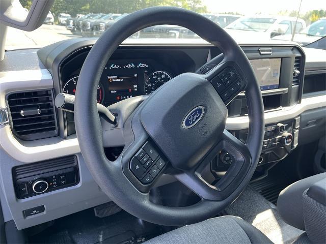 Photo of 2025 Oxford White Ford F-350