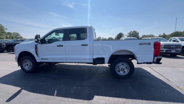 Photo of 2025 Oxford White Ford F-350
