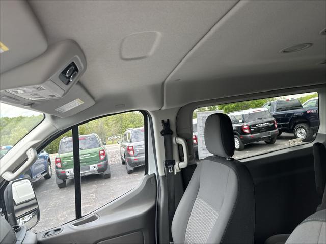 Photo of 2022 OXFORD WHITE Ford Transit-350